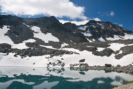 佩特拉罗萨阿尔卑斯湖高清图片