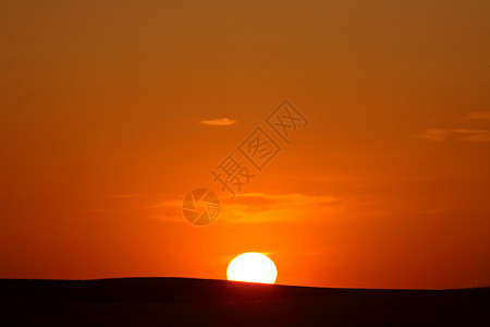 萨斯喀彻温省地平线日落天气旅行水平天空背景图片