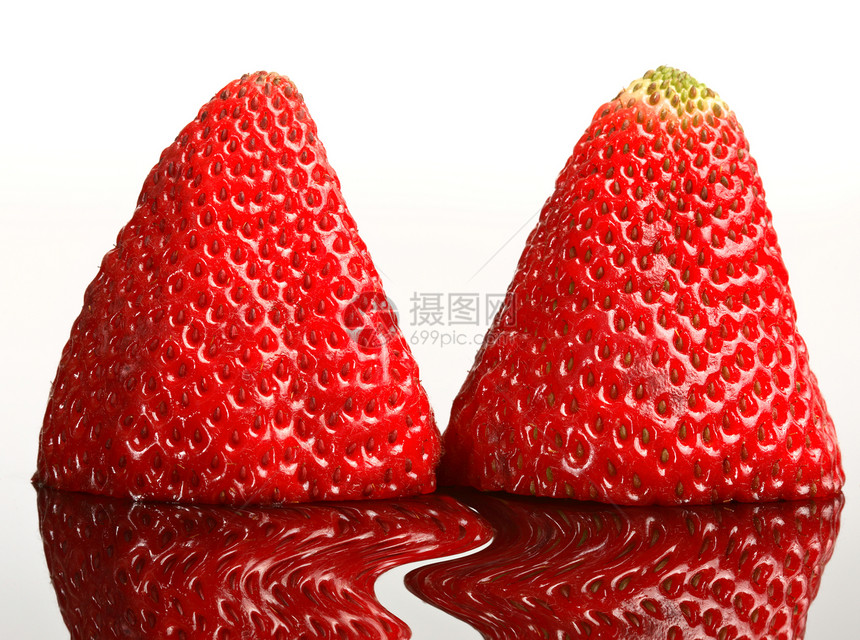 玻璃上反射的草莓食物水果宏观沙漠美术水平照片图片