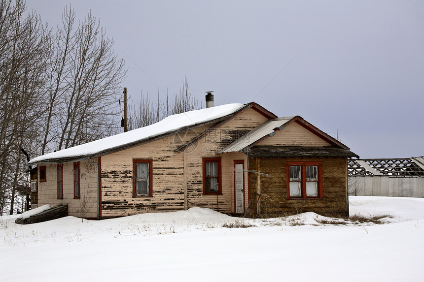 冬天荒废的农舍图片