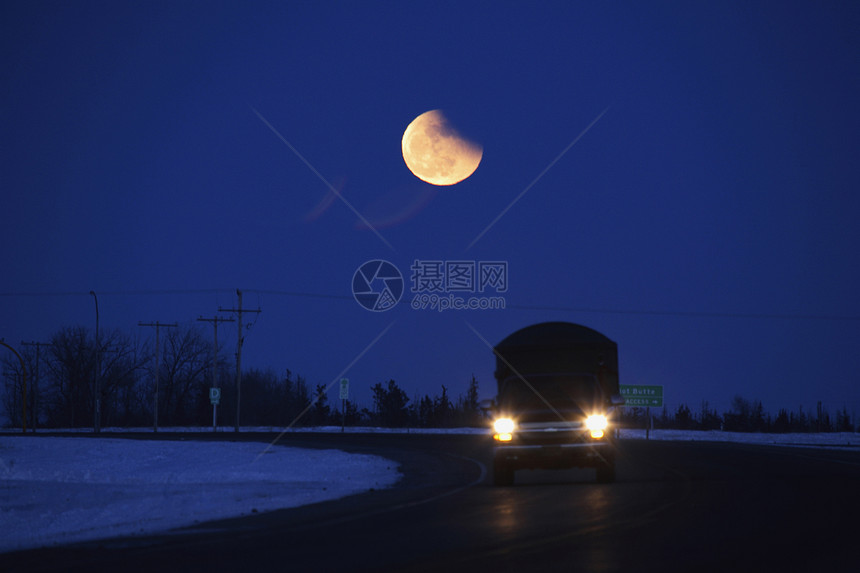 月圆照片电线杆乡村水平景观旅行头灯天空月食图片