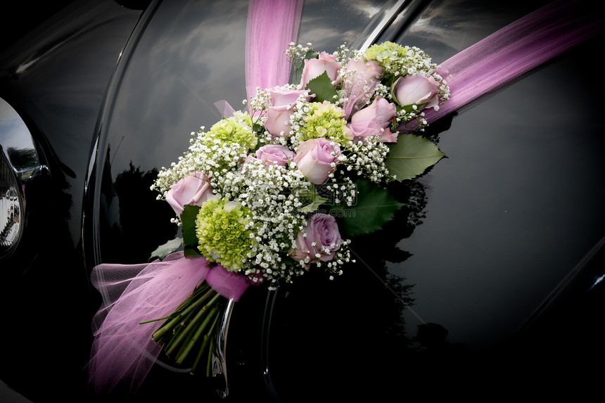 结婚车幸福花束情怀反弹丝带白色花朵夫妻黑色情感图片