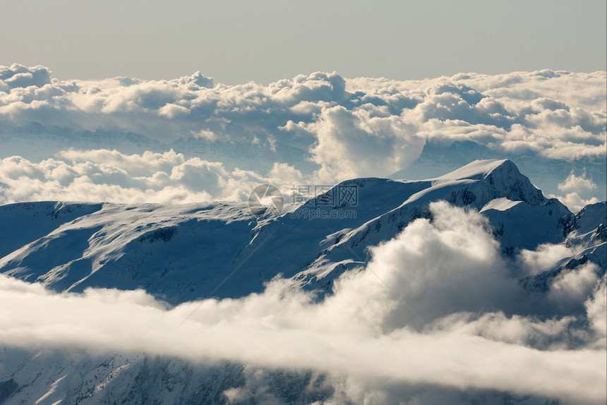 山山脉顶峰土地假期季节全景蓝色风景冻结远足运动图片
