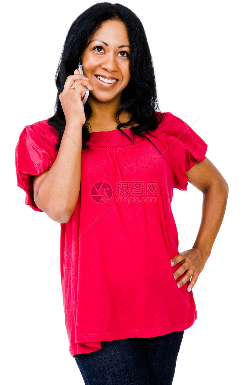 妇女用移动电话说话混血电话白色姿势微笑粉色幸福听力女士衣服图片