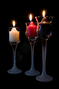 在装饰性蜡烛架上燃烧的蜡烛背景图片