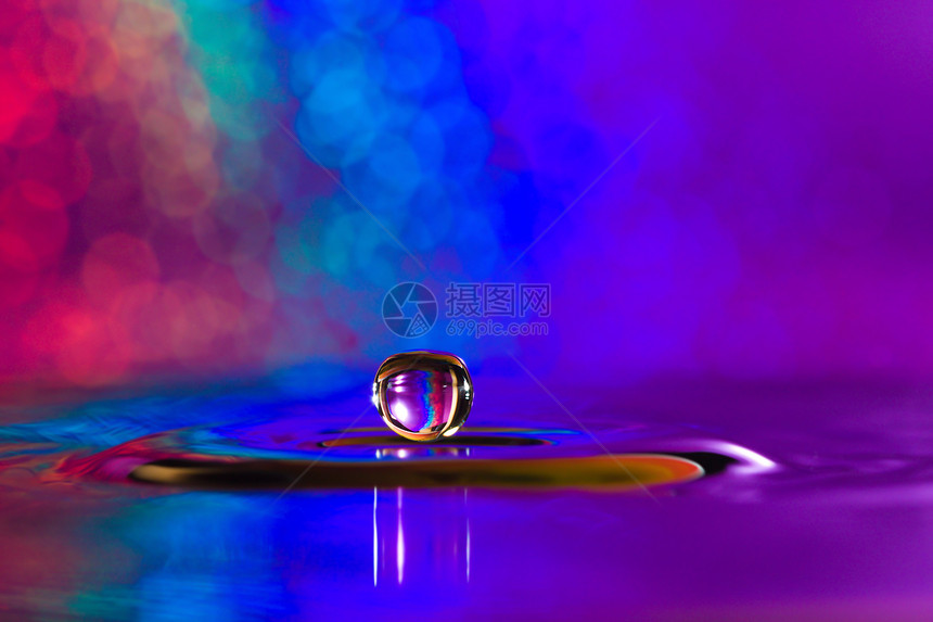 具有丰富多彩和创意的水滴创造碰撞静物速度涟漪雕塑水雕反射宏观摄影图片