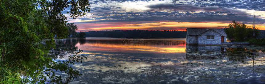 湖边日出的全景旅游闲暇冥想视窗太阳生态日落旅行红色反思图片