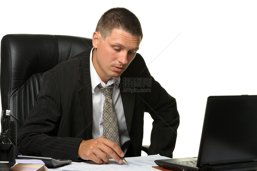 工作单位的生意人男性笔记本职业顾问桌子电脑商务成年人人士工人图片
