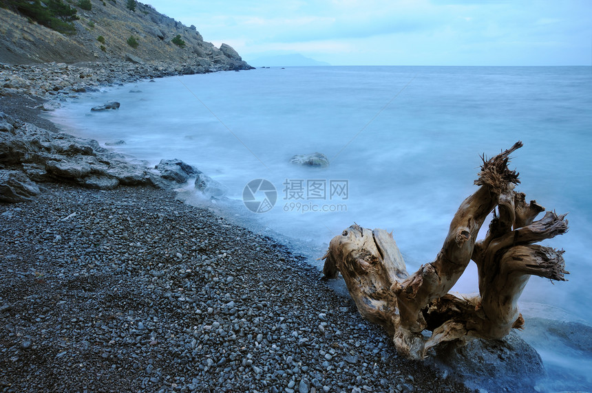 夜间的海水和木材液体蓝色风暴岩石海浪地平线石头边缘海景阳光图片