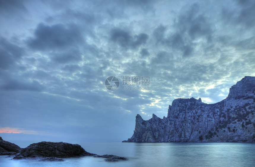 夜间的海风暴风景海景薄雾天空海滩液体卵石假期石头图片