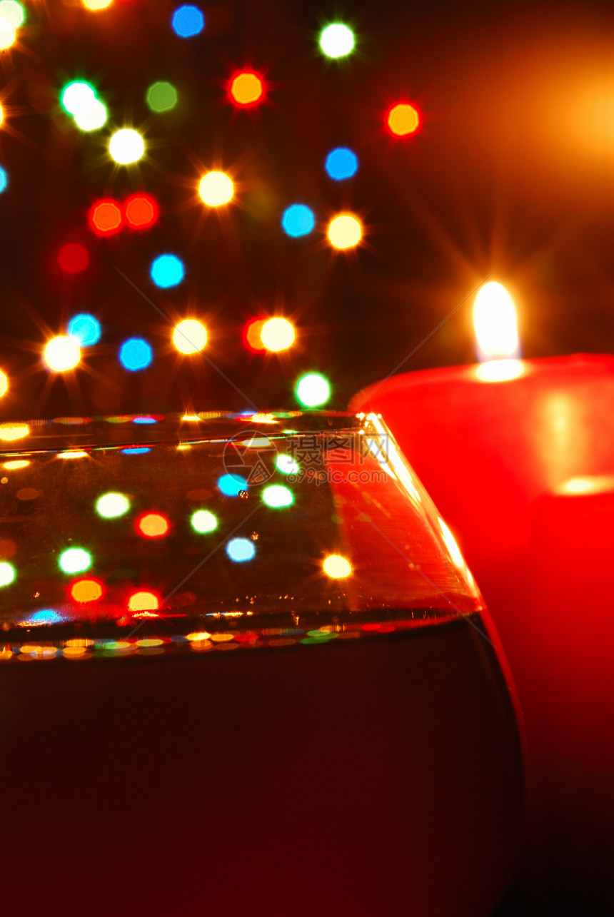 一杯酒射线蜡烛夜店享受玻璃酒杯派对火花液体黑色图片
