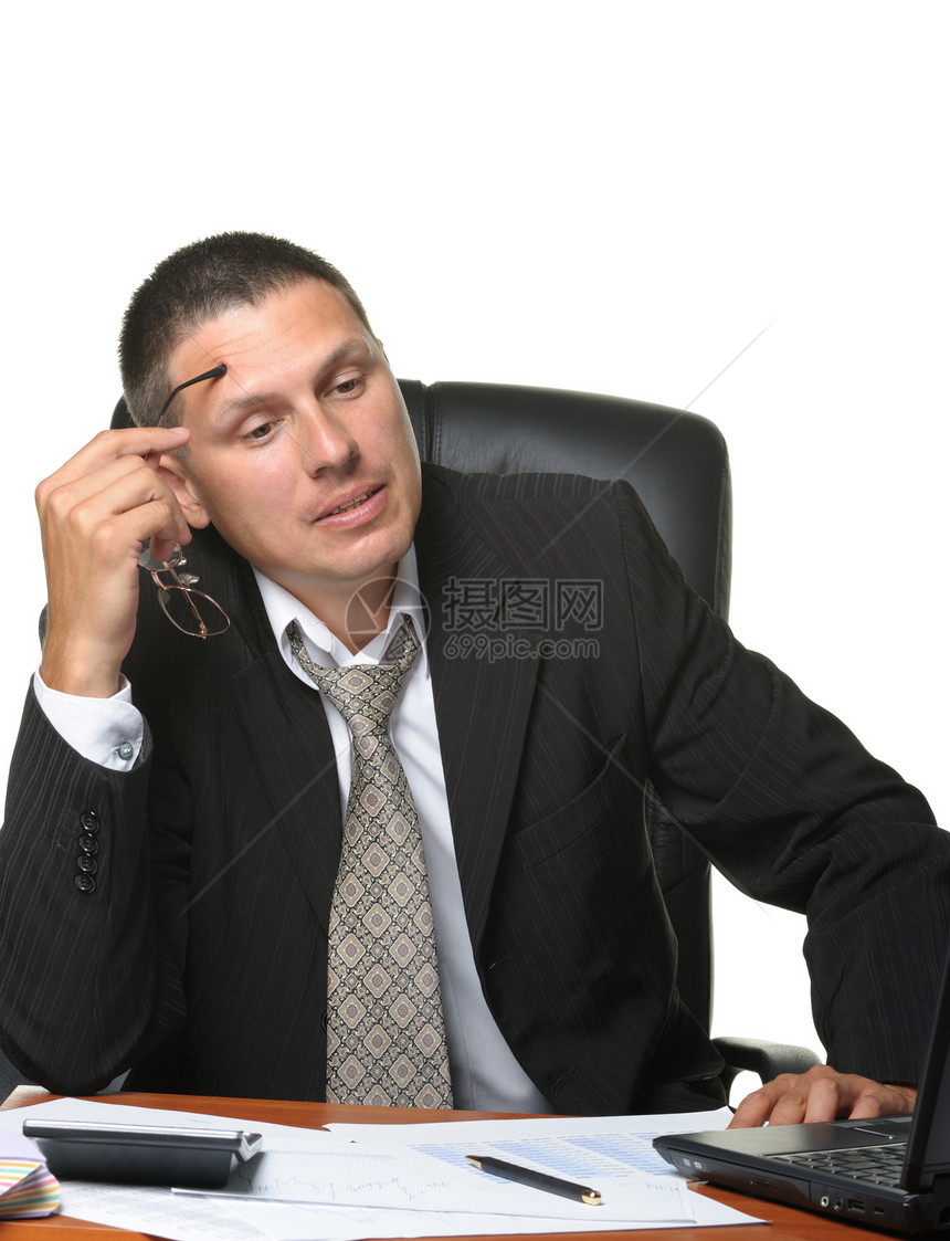 工作单位的生意人男性衣领报告套装人士眼镜顾问财政成年人职场图片
