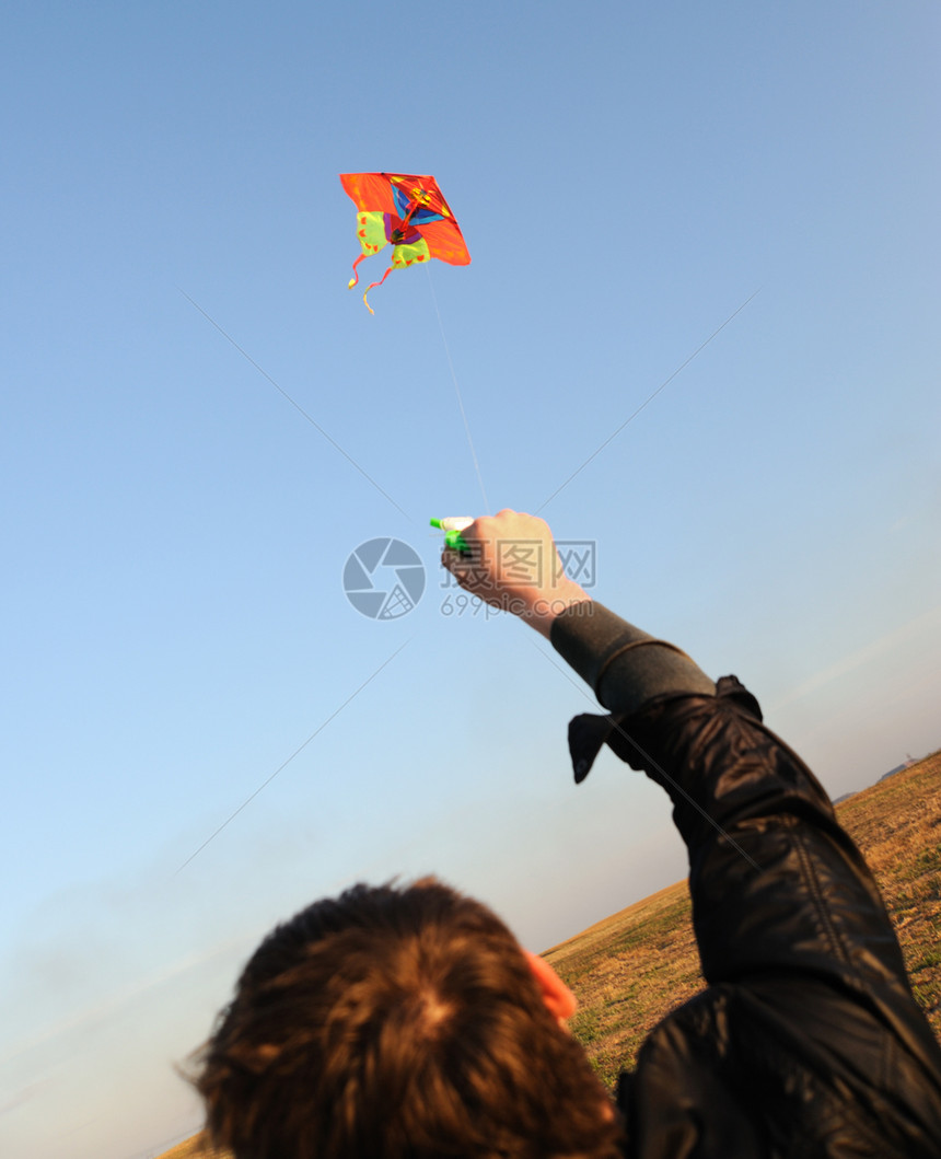 Kite 键飞行自由童年天空假期男性男人活动幸福尾巴图片