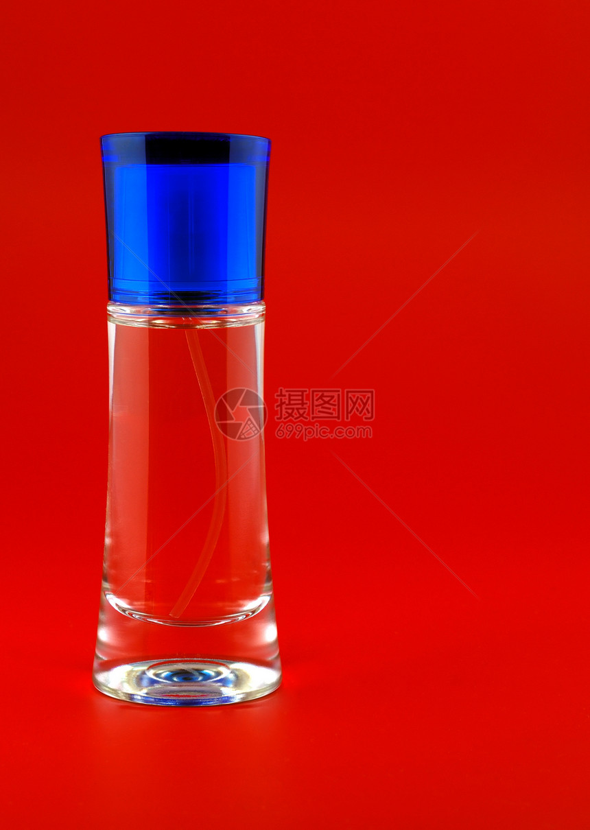 红色和蓝色香水耀斑液体工作室玻璃照明女性力量喷雾器化妆品图片