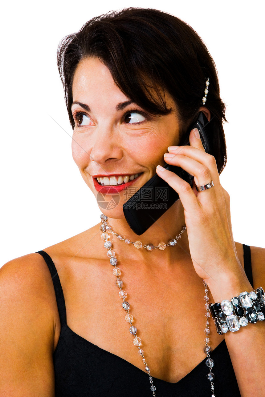 一名在手机上交谈的妇女的近身微笑听力八卦闲暇细胞幸福技术中年人功能手镯图片