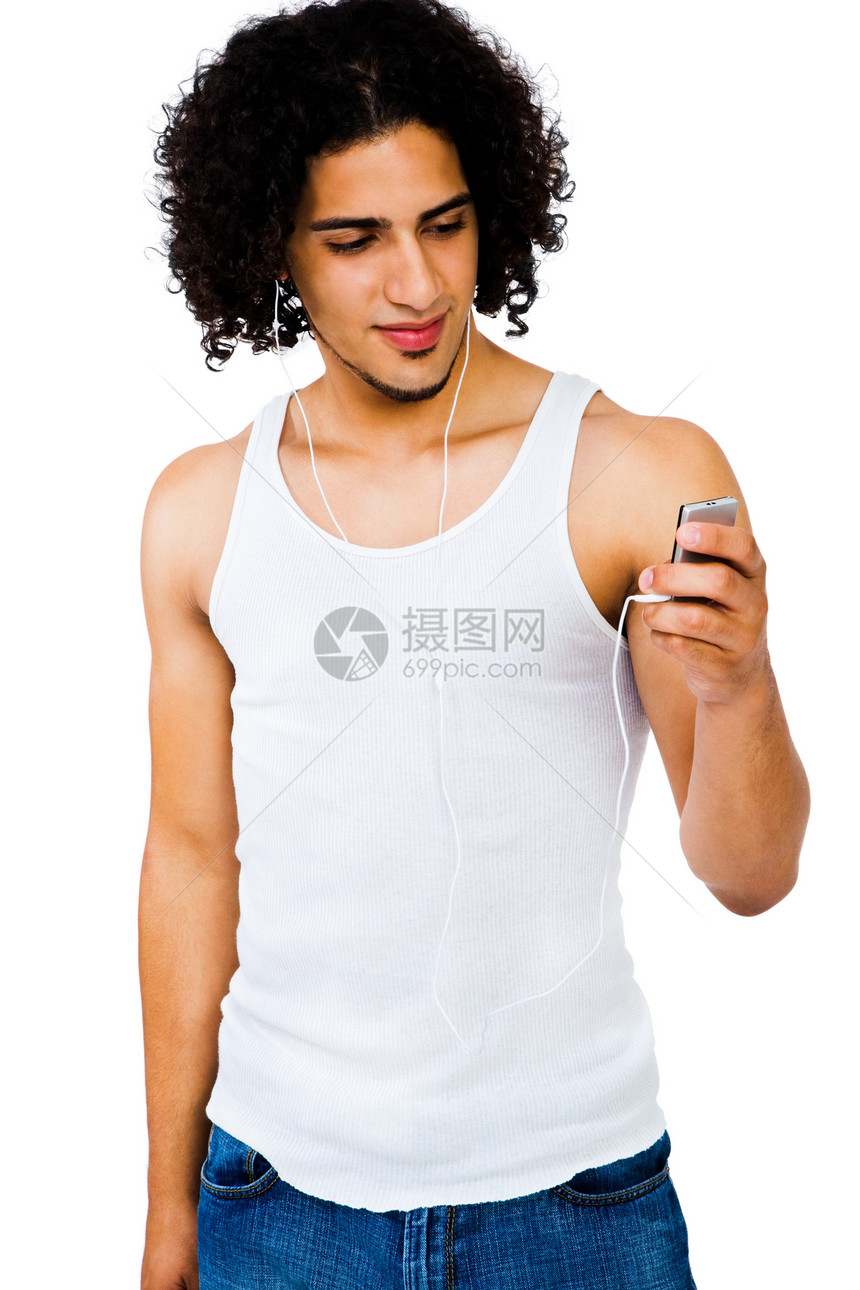 特写一个听音乐的男人功能享受衣服姿势闲暇耳塞技术音乐辅助发型图片