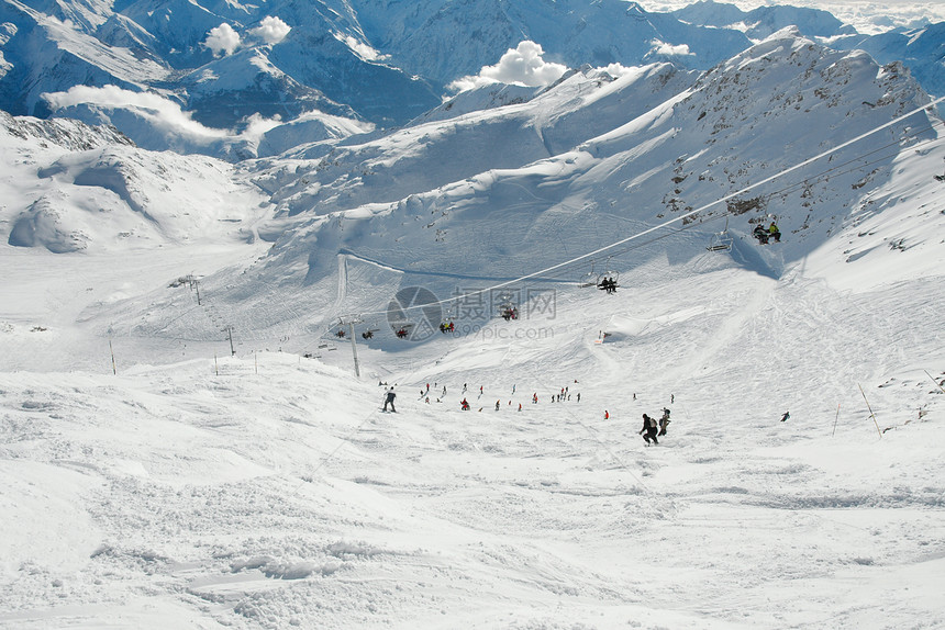 滑雪度假村高山活动座位滑雪者闲暇旅行缆车假期运动爬坡图片