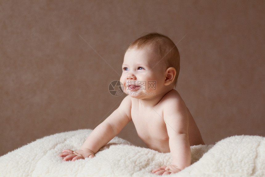 婴儿肖像快乐青年投标喜悦房间几个月儿子育儿微笑男生图片