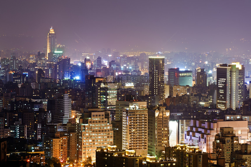 充满多彩的城市之夜戏剧性天空景观场景城市大厦摩天大楼公寓建筑地标图片