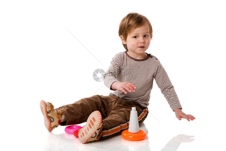 男孩玩游戏儿子童年地面快乐反射幸福婴儿孩子头发金发图片