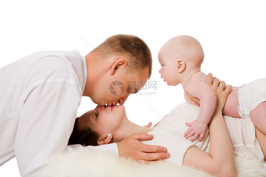 幸福家庭拥抱儿子孩子快乐夫妻父亲女士接吻喜悦妻子图片