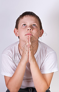 儿童头发工作室眼睛祷告孩子男性男人男生祝福白色背景图片
