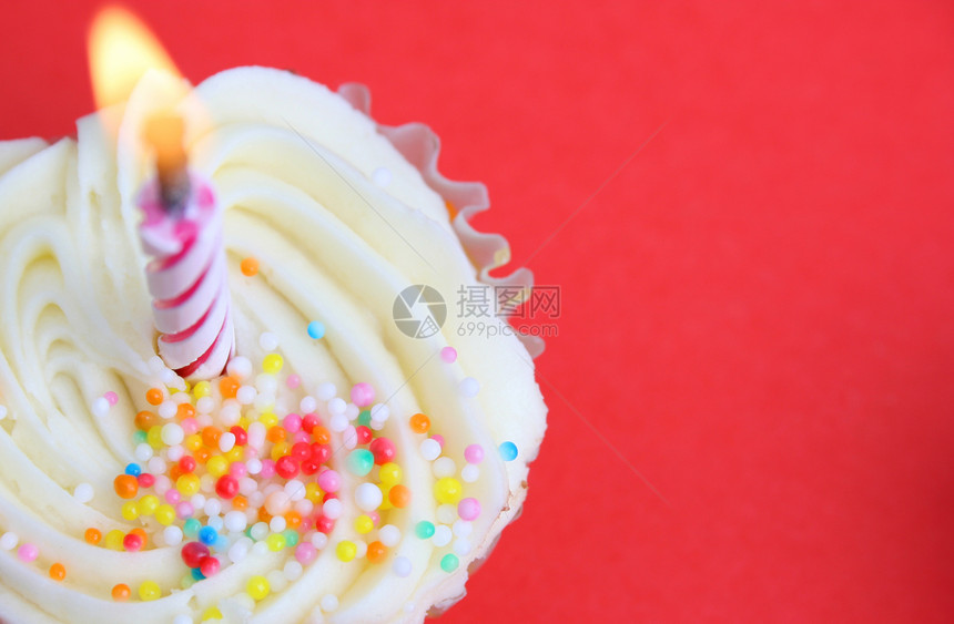 Cup Cakes 杯蛋糕火焰小雨绿色食物派对蜡烛香草蛋糕糖果红色图片