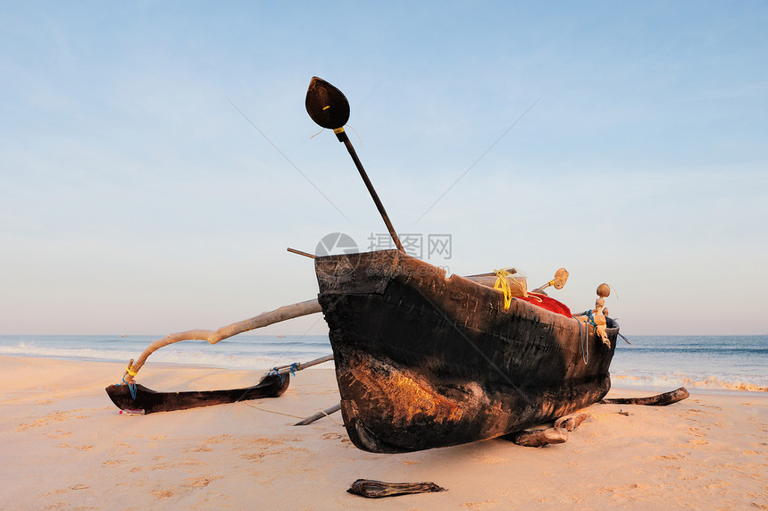 旧渔船海滩地平线港口沿海热带支撑钓鱼异国海景情调图片