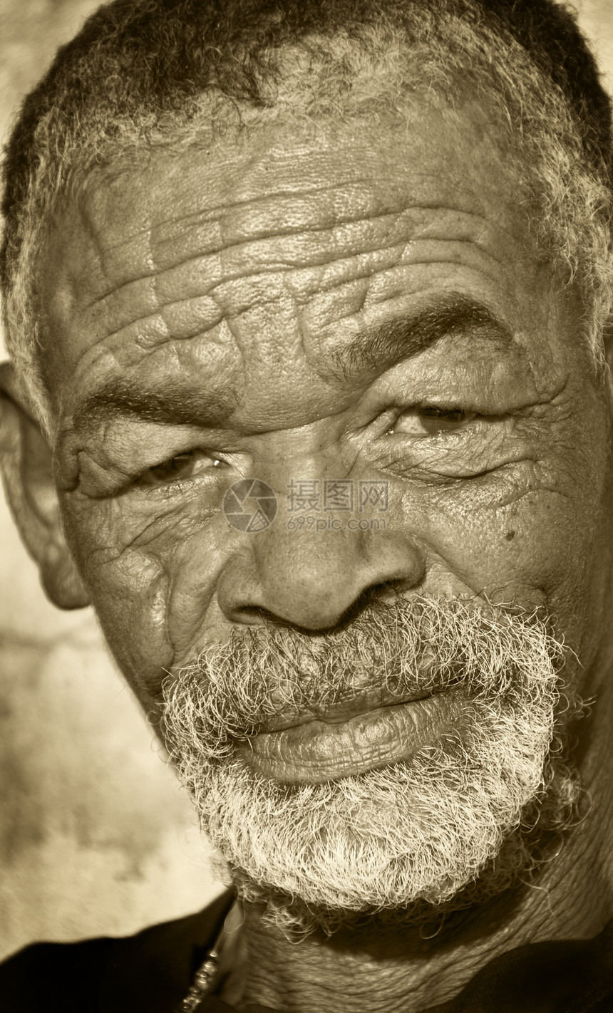 长着个性脸孔的非洲黑人老人部落爸爸风化性格太阳血统皮肤思维祖父损害图片