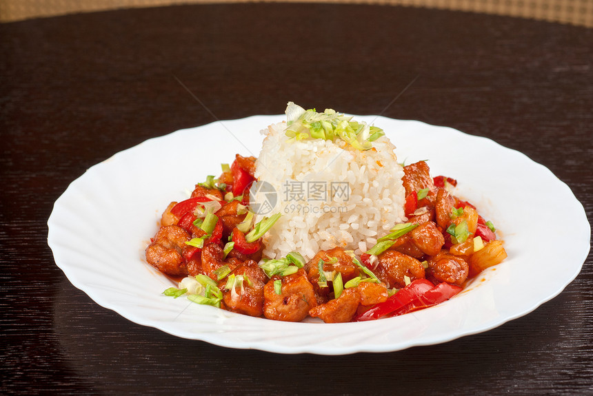 猪肉和日本大米菠萝盘子洋葱午餐食物营养餐厅美食时间蔬菜图片