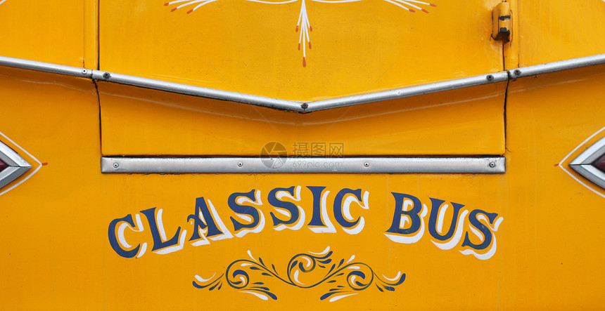 马耳他公共汽车运输阳光车轮民众天空活力车辆发动机黄色古董图片