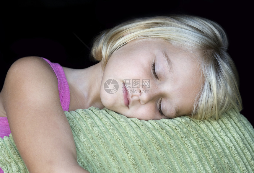 女孩午睡睡眠生活方式头发雀斑幸福梦幻小学生枕头时间金发图片
