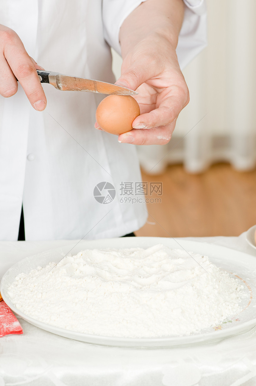 烹煮食品餐具面包师面团营养烘烤面粉女性食物厨具棕色图片