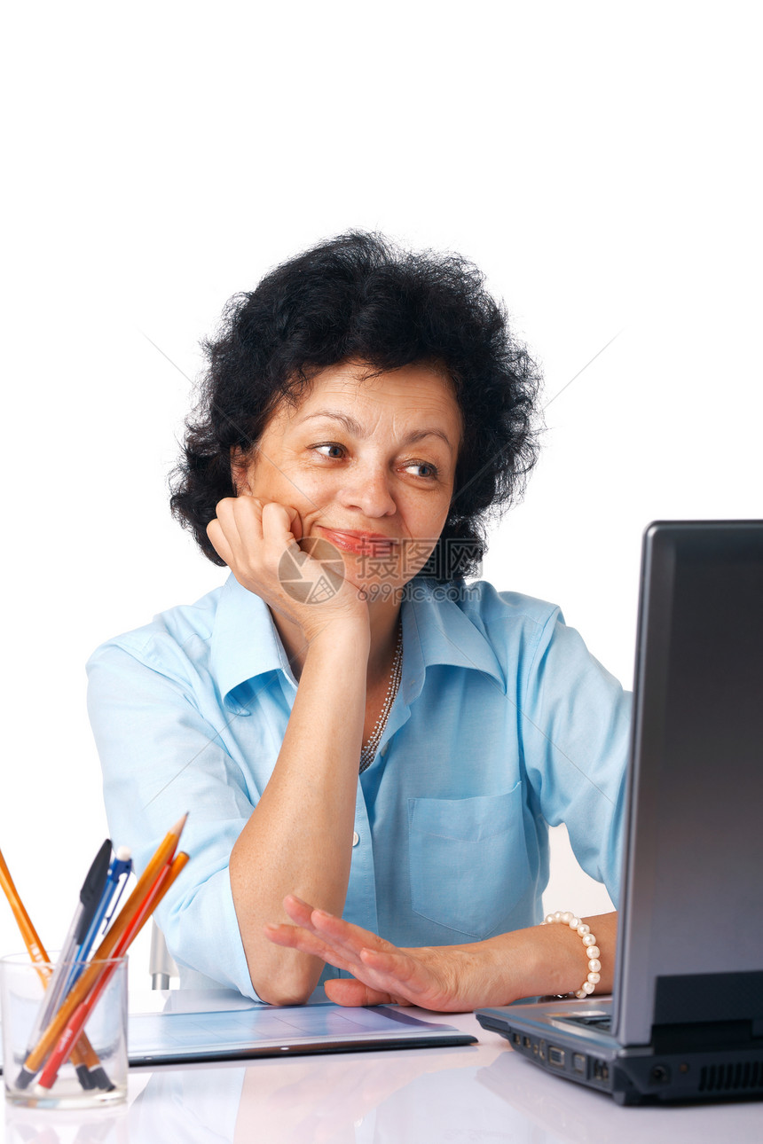 用笔记本电脑祖母女性人士家庭福利职业铅笔老化微笑老年人图片