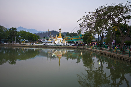 梅红子佛教徒文化假期旅行宗教世界旅游儿子历史寺庙背景图片