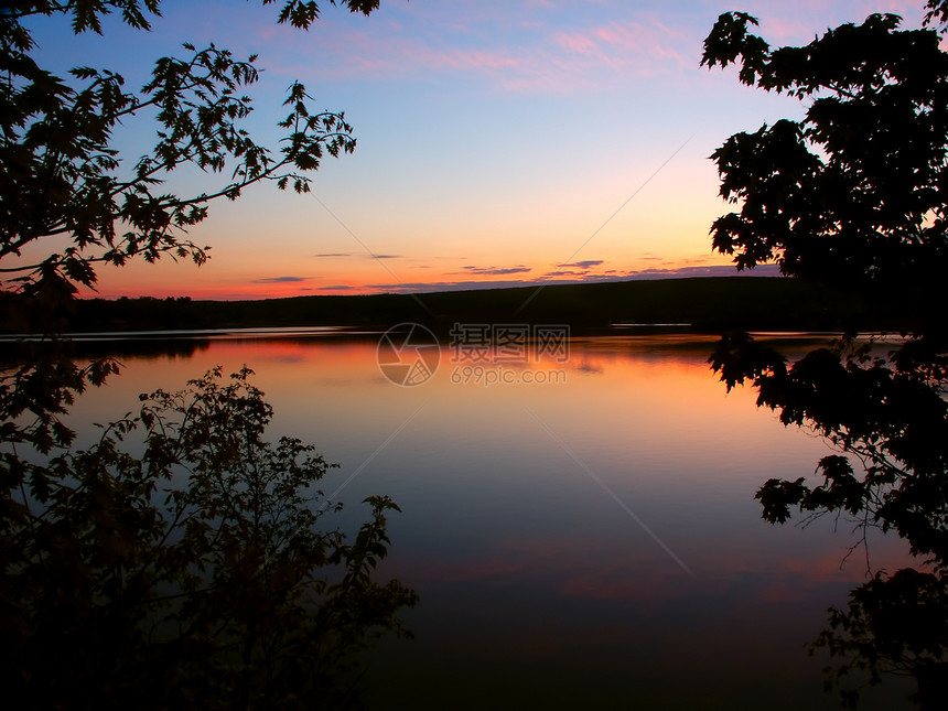 上密歇根州日落波纹旅行场景射线反射粉色风景湖泊太阳图片