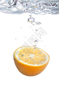 橙子掉入水中宏观气泡反射食物打扫白色海浪活力飞溅洗涤背景图片