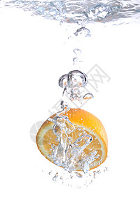 橙子掉入水中液体工作室海浪飞溅活力反射洗涤运动白色宏观背景图片