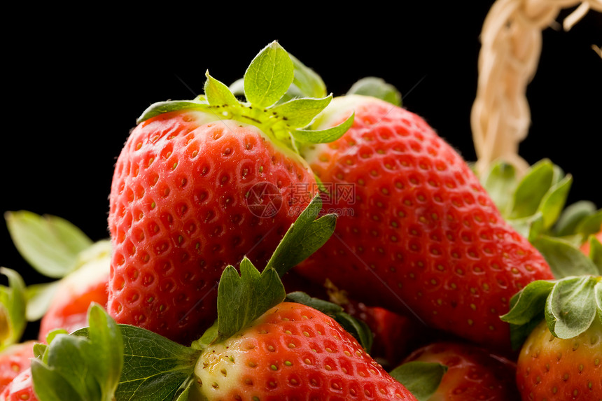 篮子里的草莓红色浆果甜点维生素水果食物图片