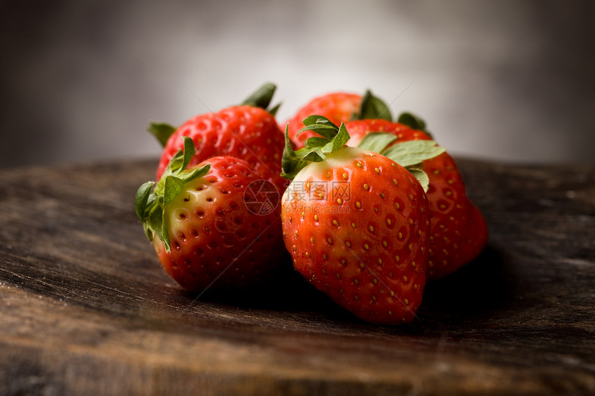 草莓甜点乡村食物生物浆果桌子红色素食水果食品图片