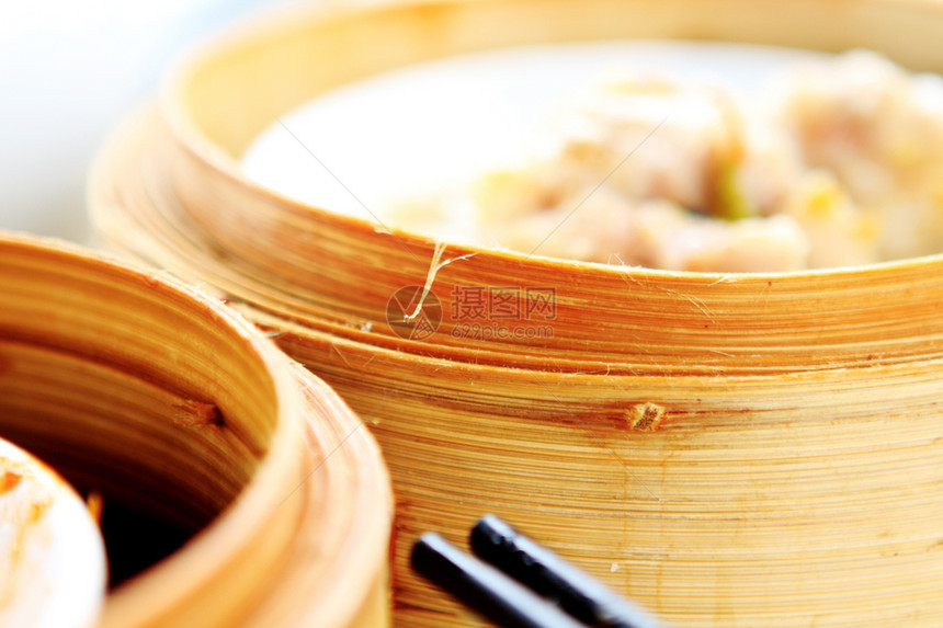 中日话dim总和食物白色桌子饺子汽船用餐团队点心午餐竹子图片