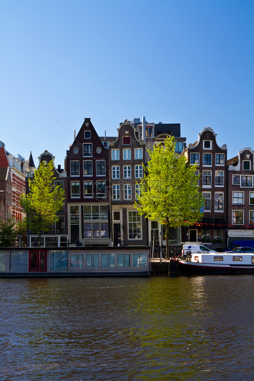 阿姆斯特丹的一条运河历史商务首都游客圆顶城市历史性房子风格旅游图片