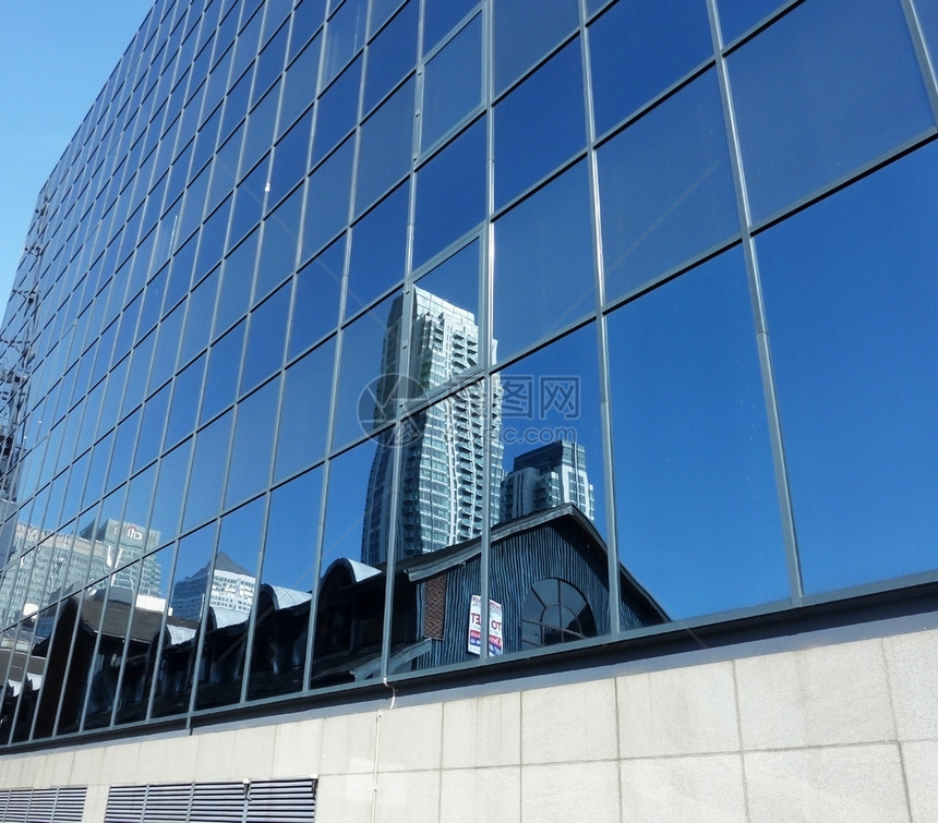 镜面反射建筑蓝色建筑学玻璃材料图片