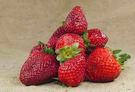 草莓食物红色甜点麻布水果营养背景图片