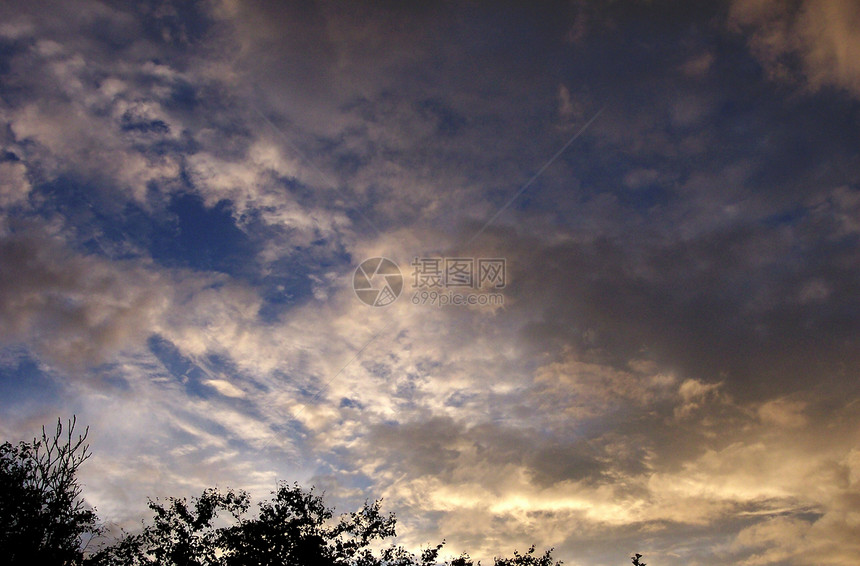 挪威夏季夏天天空蓝色图片