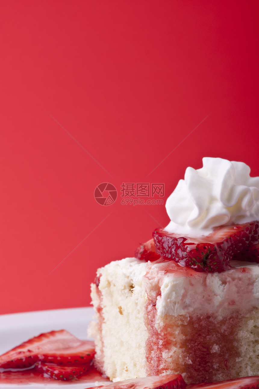 草莓小蛋糕鞭打黄色奶油糖浆蛋糕食物营养浆果甜点水果图片