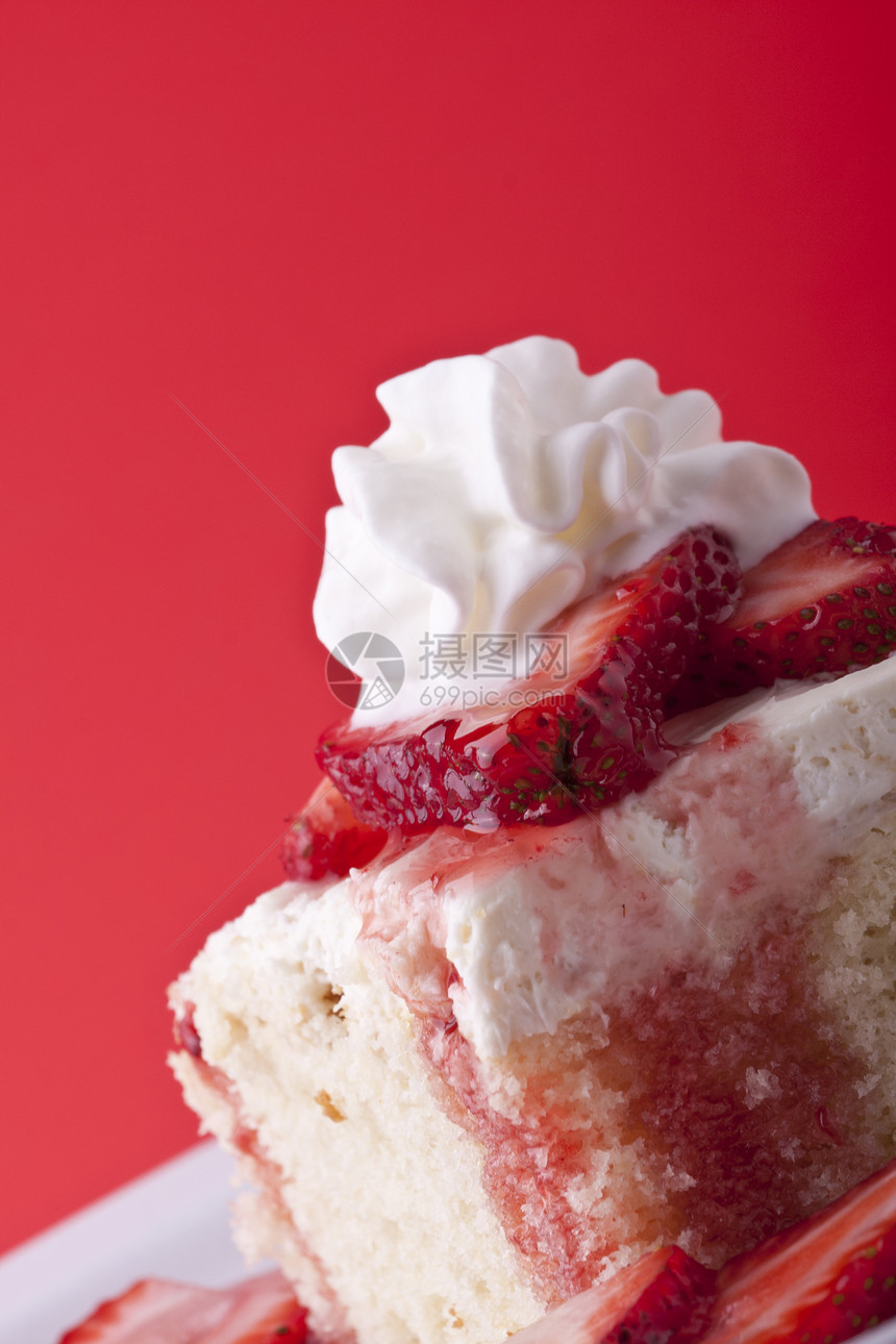 草莓小蛋糕鞭打奶油浆果营养食物海绵蛋糕黄色水果糖浆图片