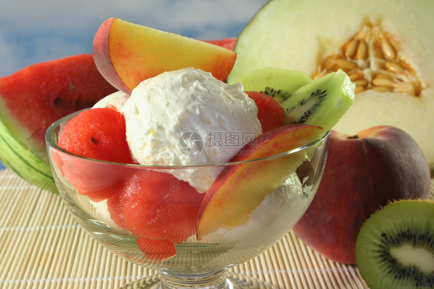 水果圣代甜点冰杯冰淇淋奇异果香草图片