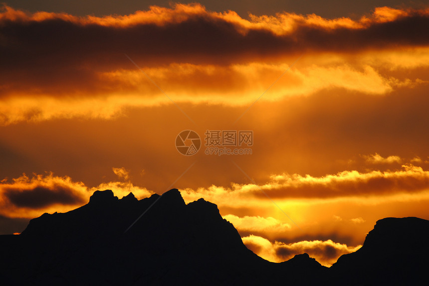 在 Lofoten 中日落日落图片