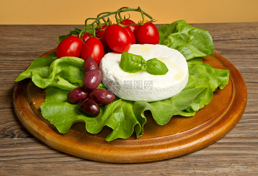新鲜奶酪洋葱草药沙拉饮食美食小吃盘子营养蔬菜午餐图片